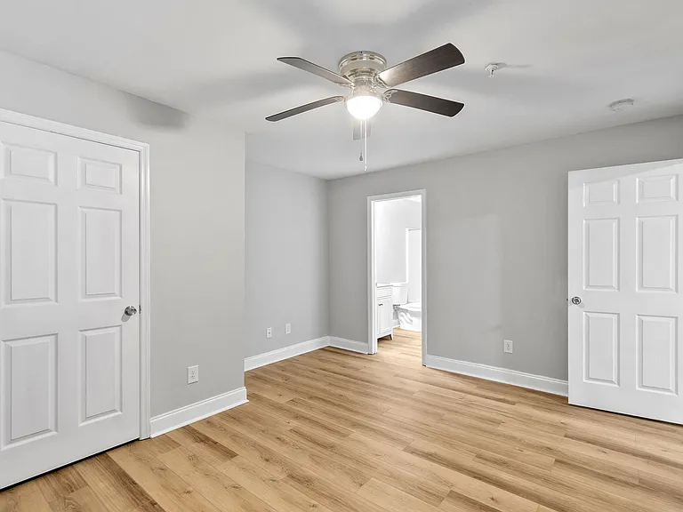Crestview Apartments — Photo 20