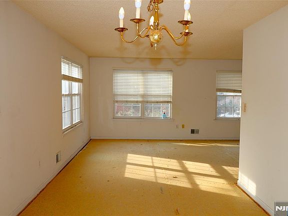 5th image of 12 Rutgers Dr