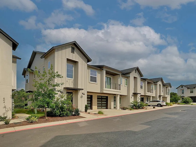 12001 Vista Parke Dr #401 — Photo 14