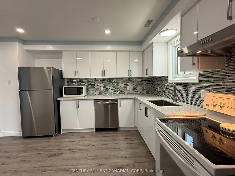 228 Burnside Dr #3 — Photo 9