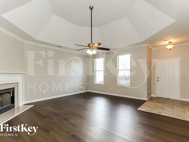 1260 Sierra Ct — Photo 2