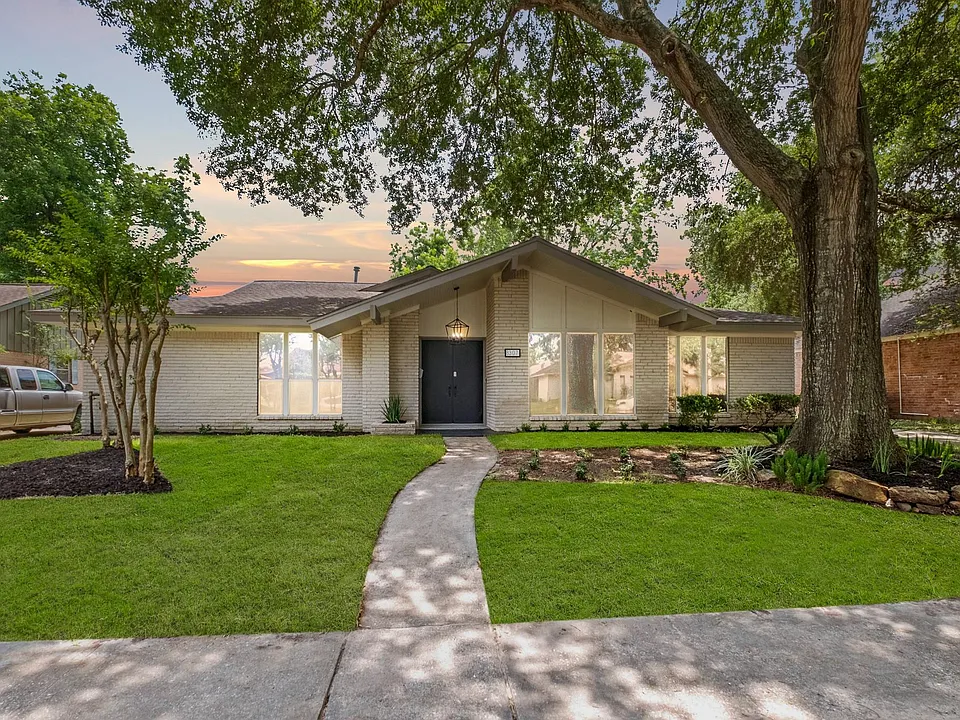 8307 Braesview Ln
