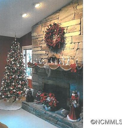 5th image of 906 Red Oak Dr