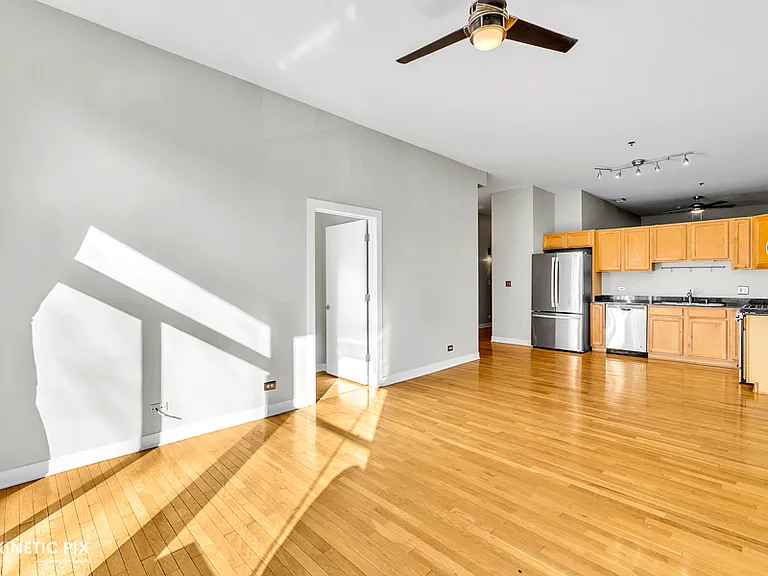 1 S Leavitt St #209 — Photo 7