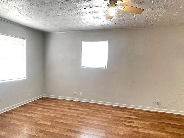 5689 Atlee Ave — Photo 11