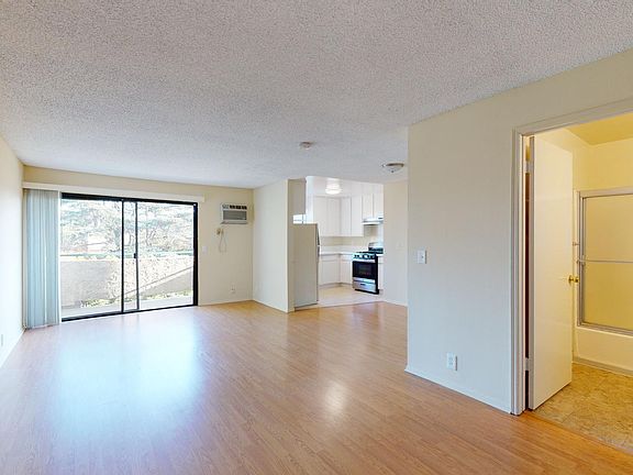 4th image of 2747 Auburn St APT 102