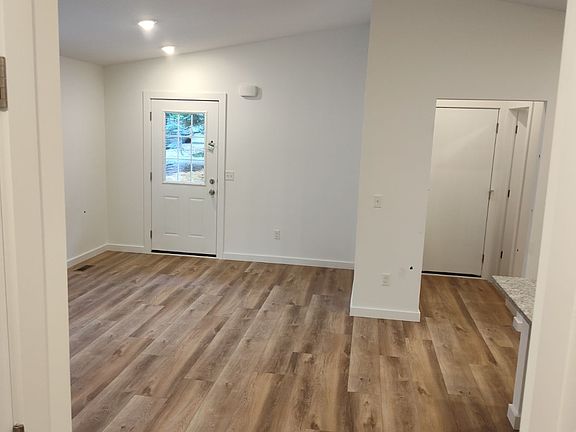 5th image of 6064 Southward Ave