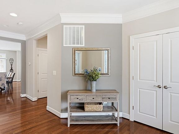 5th image of 409 Pear Blossom Rd