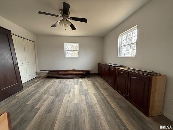 4th image of 305 W Market St