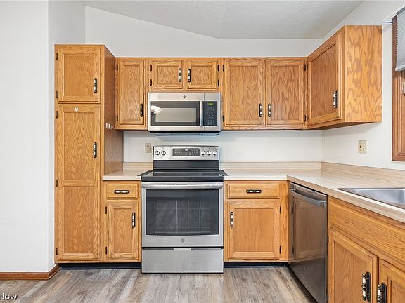 4th image of 170 Sturbridge Dr