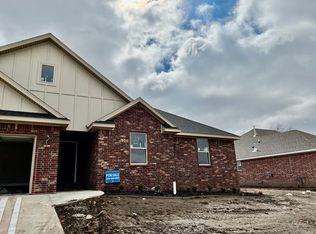 800 E Fallon St, Siloam Springs, AR 72761