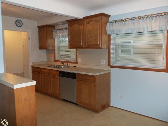 3rd image of 1016 Hazel St