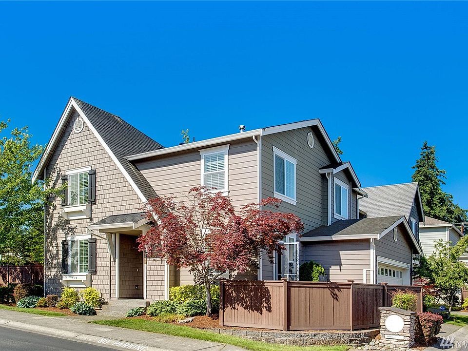 Move-in Ready! Stylish Craftsman home in highly desirable Tambark Springs! Also enjoy the nearby neighborhood community park.