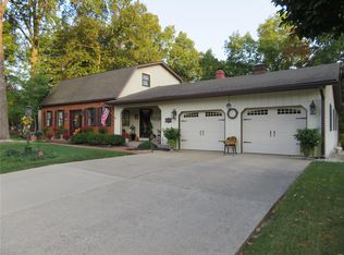 7 Ridgewood Ct, Bethalto, IL 62010