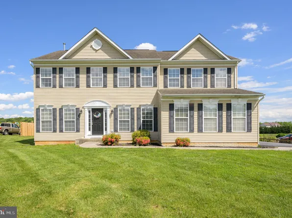 496 Crushed Apple Dr, Martinsburg, WV 25403