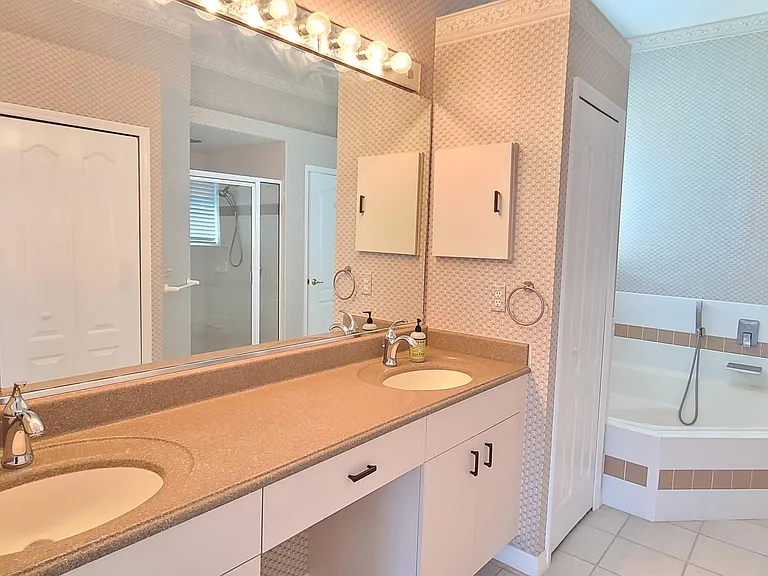 1224 Siesta Key Cir — Photo 20