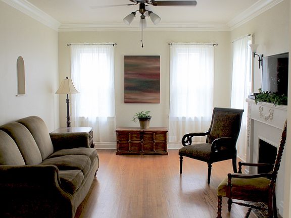 Living room (South side)