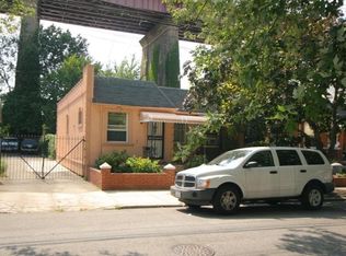 1924 22nd Rd, Astoria, NY 11105