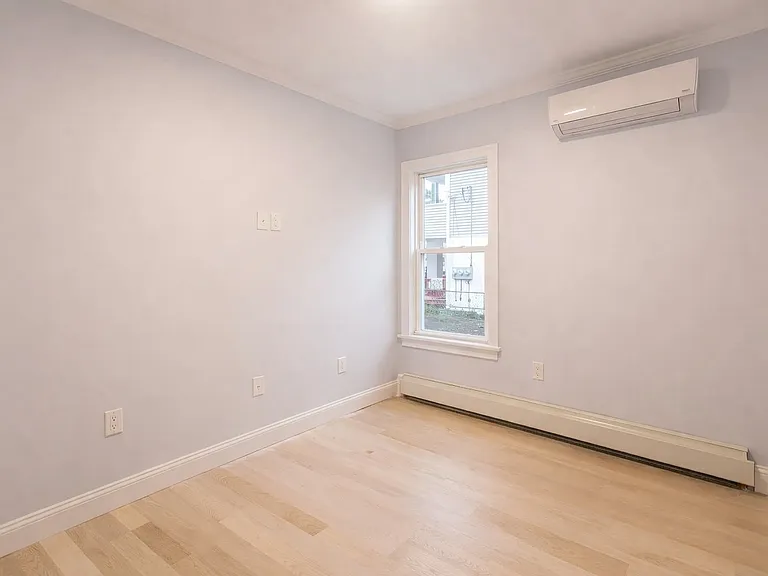 9 Holly Pl #1 — Photo 6
