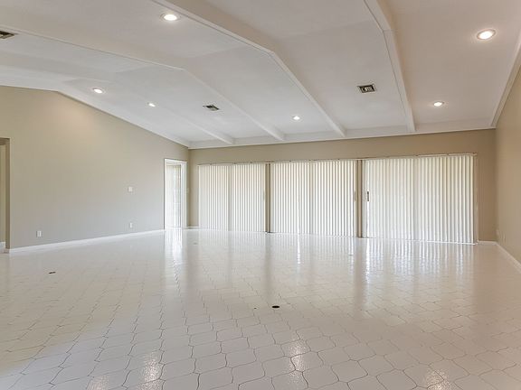 5th image of 4715 Holly Dr