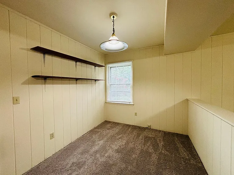 124 Camelot Ct — Photo 16
