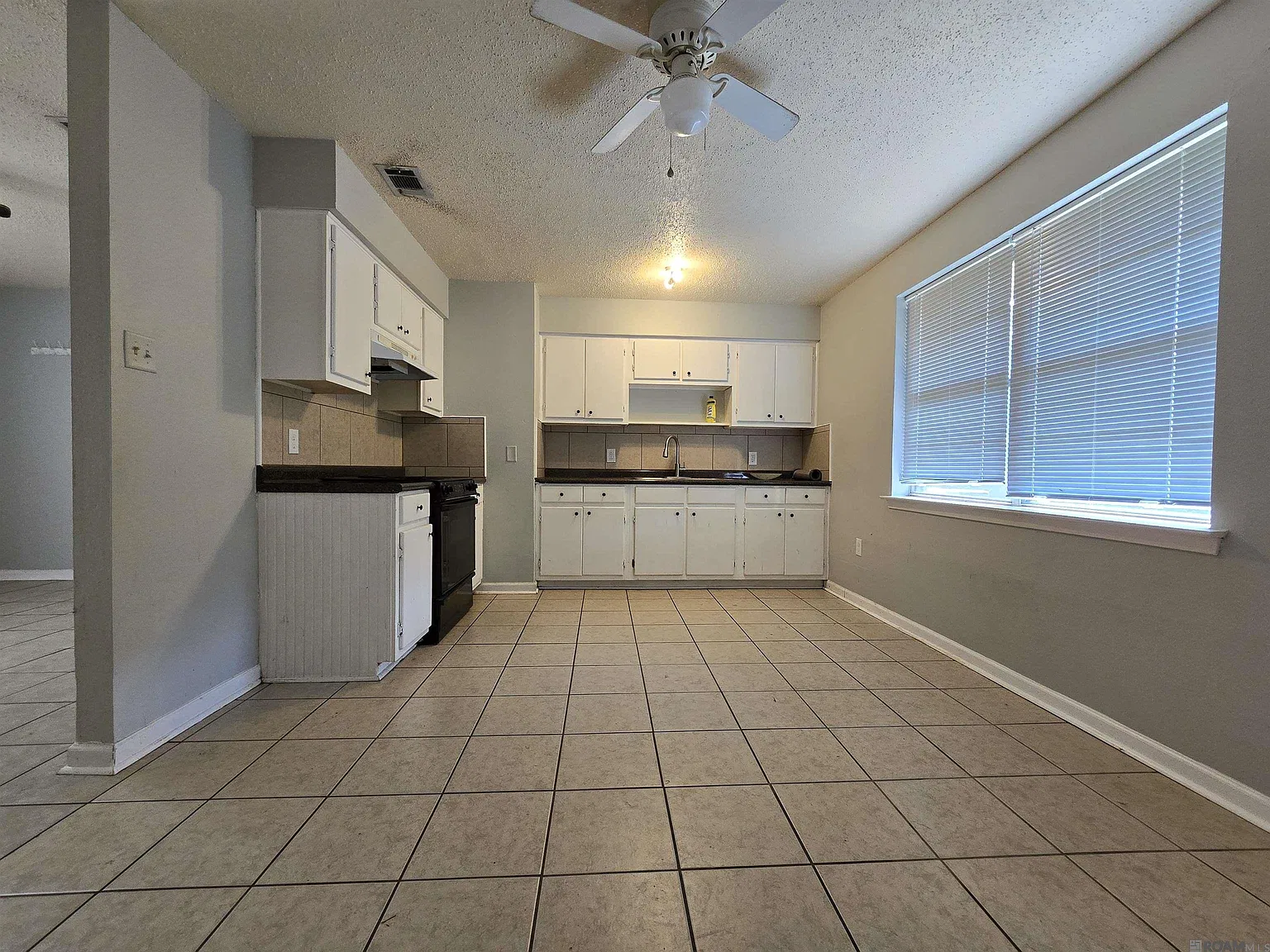 3 bed, 1200 sqft, $1,450 — Photo 2