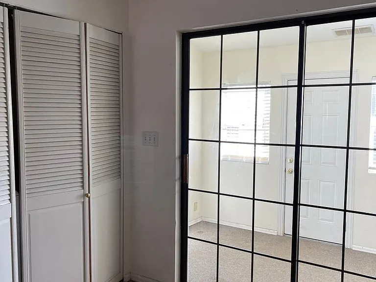 1118 Macon Ave — Photo 10