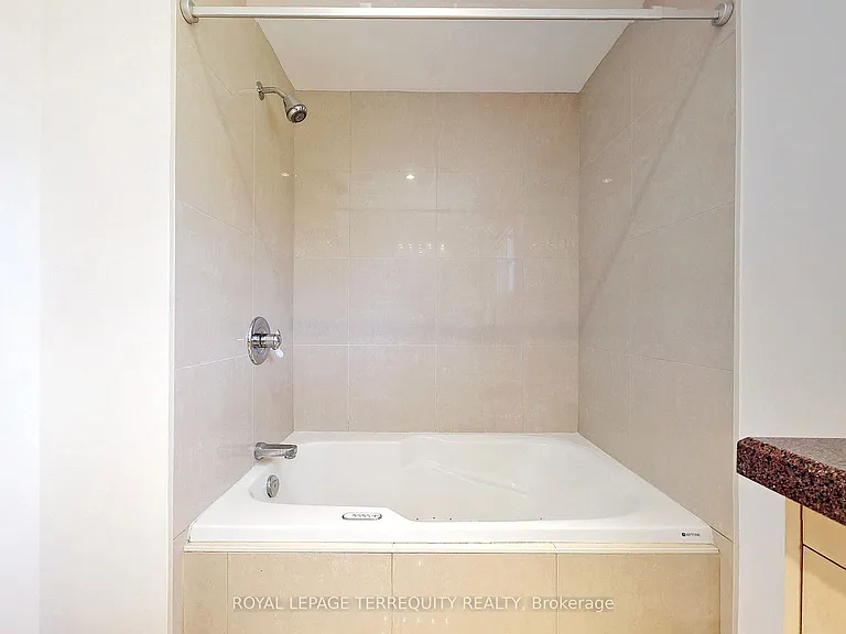 2055 Waters Edge Dr — Photo 14