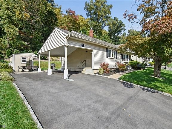 2nd image of 50 Parks Rd