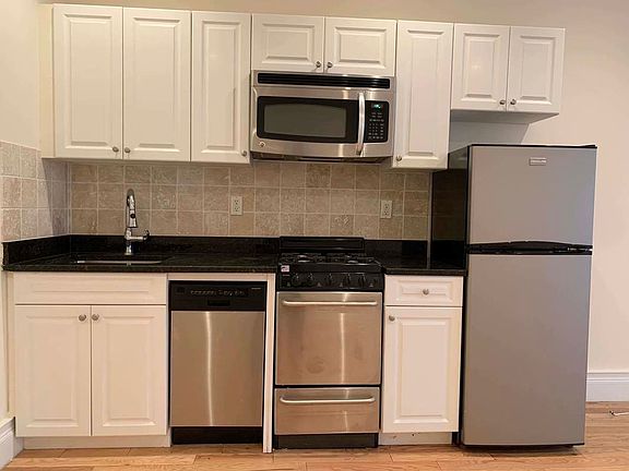 3rd image of 449 W 43rd St APT 2D