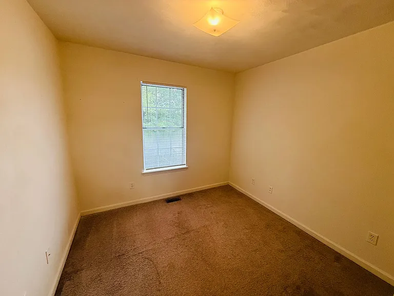882 Patrick Henry Dr — Photo 10