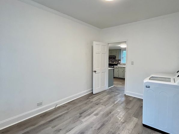1404 Fieldcrest Rd, Eden, NC 27288