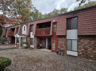 35 Woodsedge Dr APT 4C, Newington, CT 06111