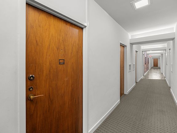 2nd image of 2195 Poplar Ave APT 207