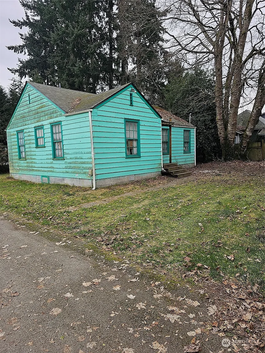 304 T Street SE photo 1