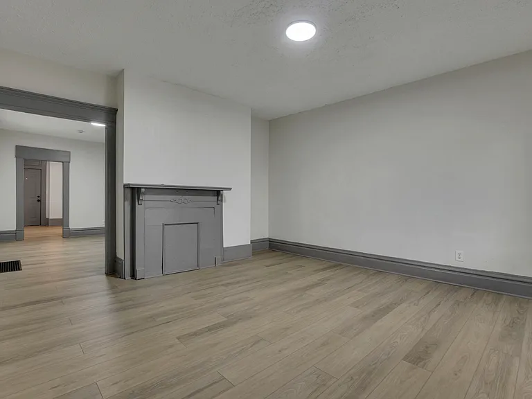 112 S Cypress Ave — Photo 4