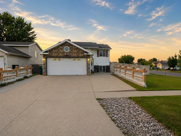 238 Pinewood Blvd, West Fargo, ND 58078