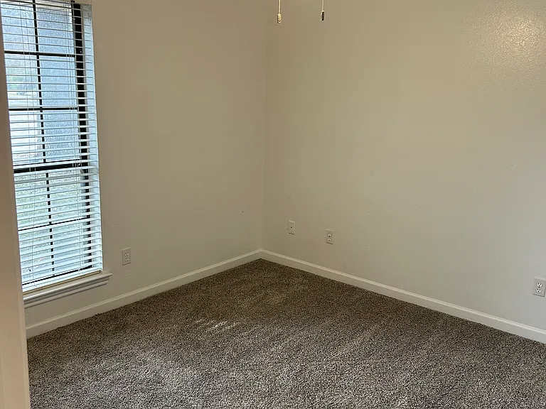 801 Summit Dr — Photo 10