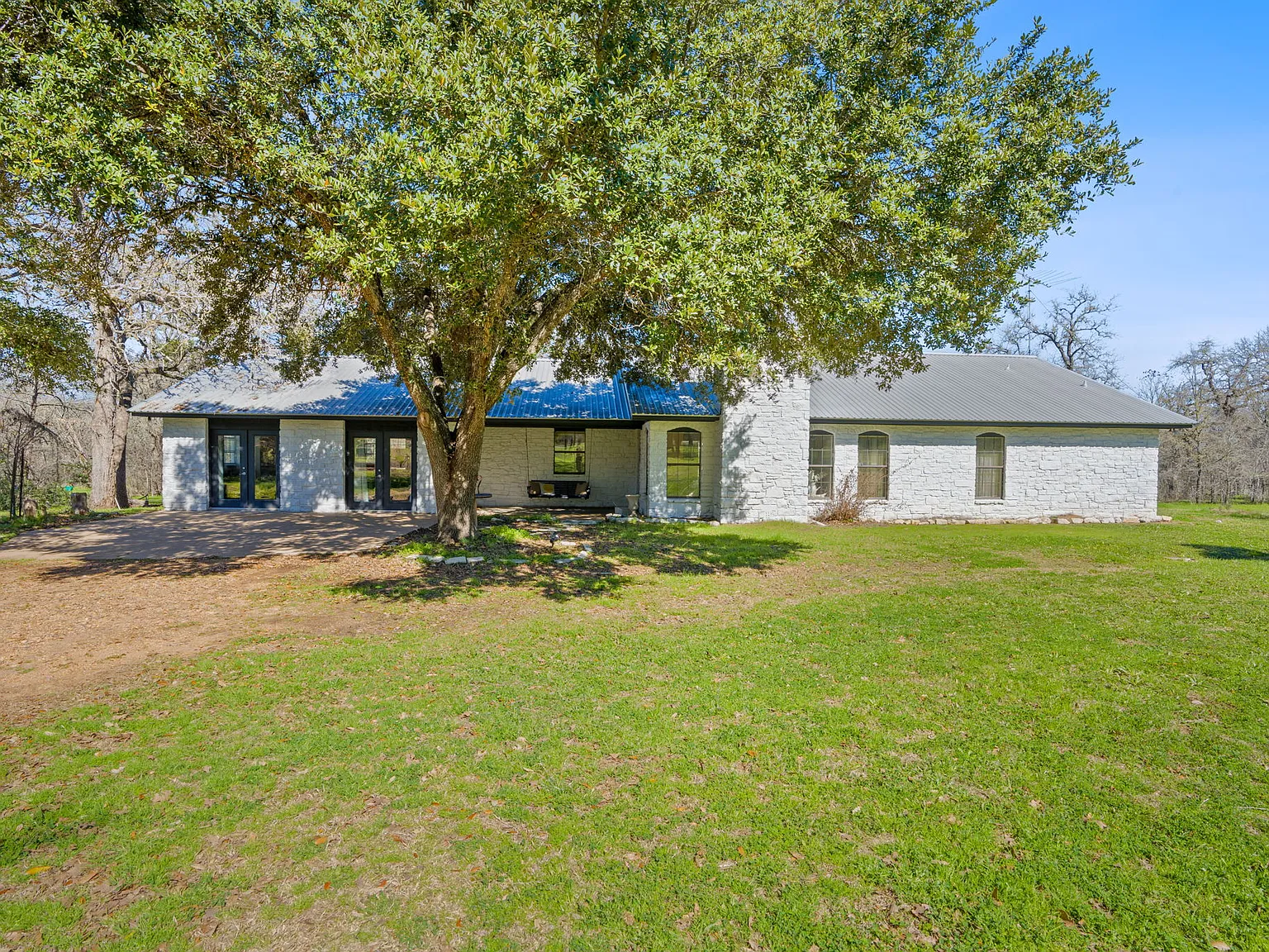 196 Willy Rd — Photo 1