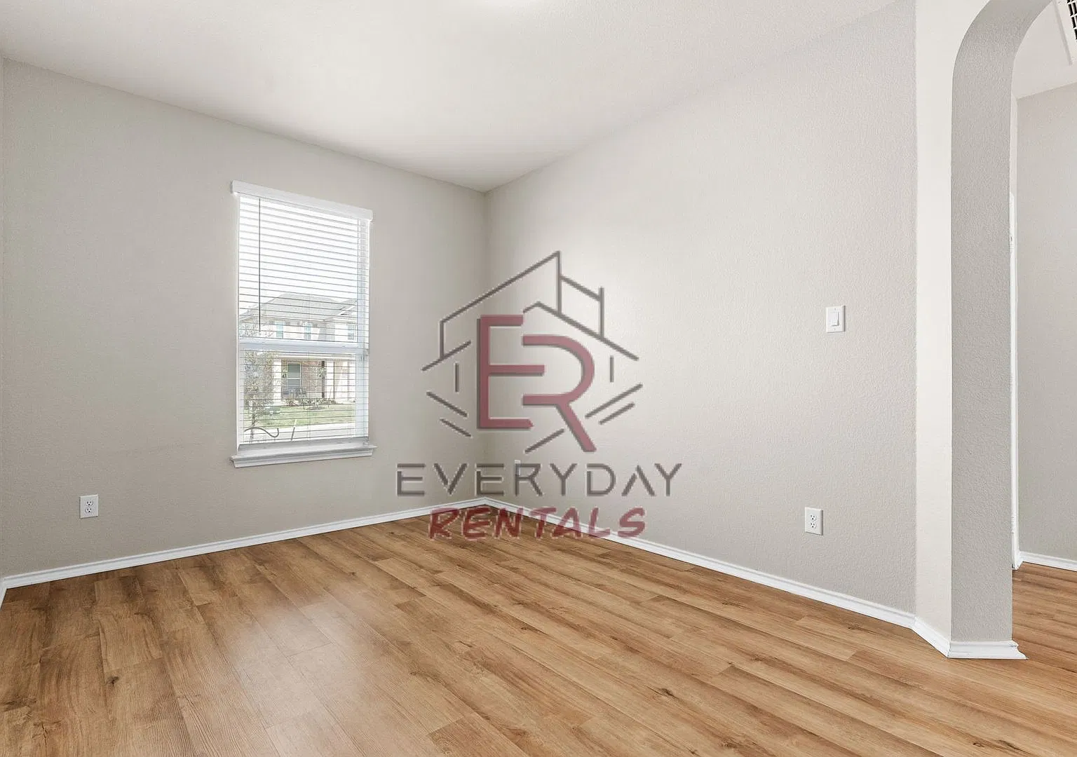 Large 3 bedroom close to I-35 in Belton — Photo 3