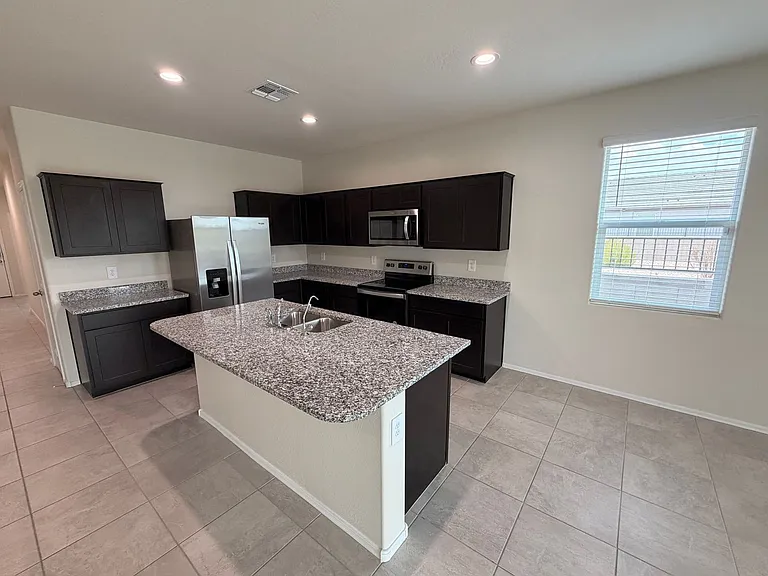 18609 W Bronco Trl — Photo 3