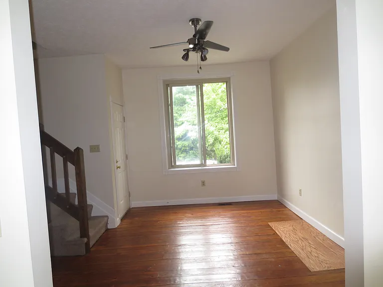 1114 Oregon Ave — Photo 2