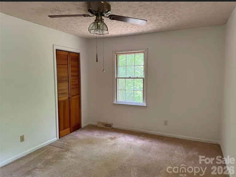530 Burlington St — Photo 8
