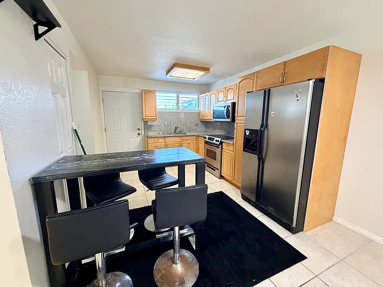 909 University Ave #107 — Photo 2