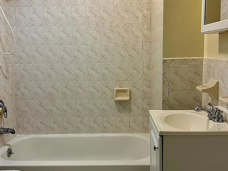 318 16th Ave #2L — Photo 2