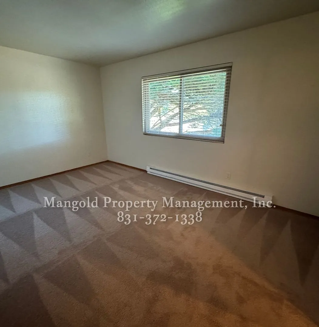 Del Mar Apartments — Photo 4
