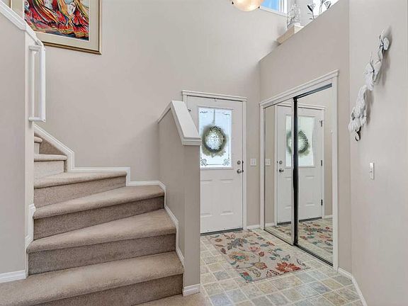 3rd image of 10 S Cougar Ridge Bay SW