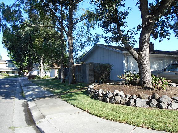 5th image of 9859 Weeping Willow Dr