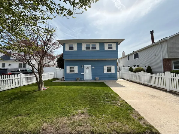 556 W Park Ave, Long Beach, NY 11561