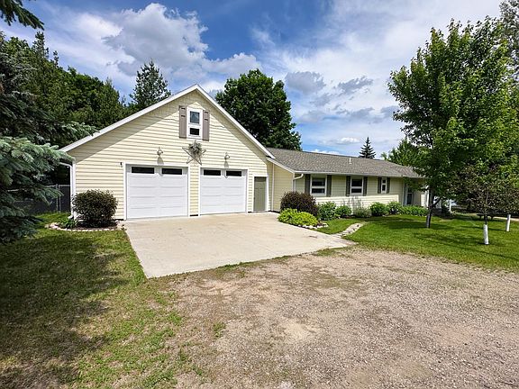 4th image of 38834 Railroad Dr